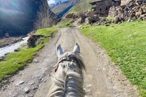 horseriding_stepantsminda_gudauri_adventure_georgia_with_skyatlantida (3)