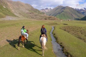 horseriding_stepantsminda_gudauri_adventure_georgia_with_skyatlantida drone (3)